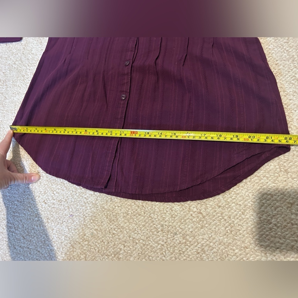 Woolrich Dark Purple Casual button-up blouse. Size Medium. Subtle ribbing/stripe - Picture 11 of 15